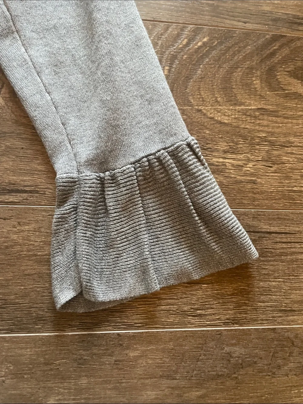 Isela Light Gray Open-Front Cardigan with Ruffle Cuffs Size Small - Picture 4 of 8